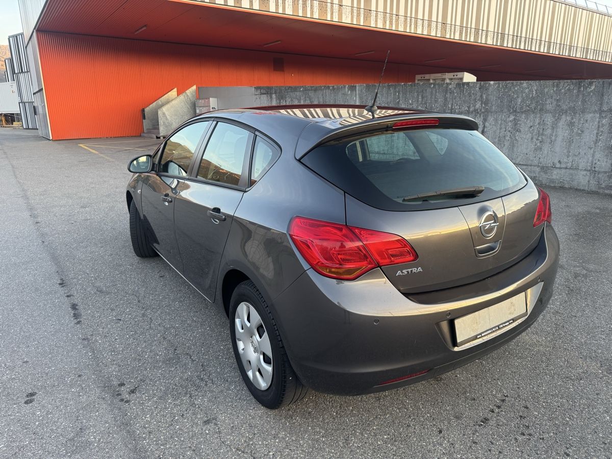 Opel Automobili: Opel Astra j 1.6 – Usato da Bulle venduto da Morbes 2