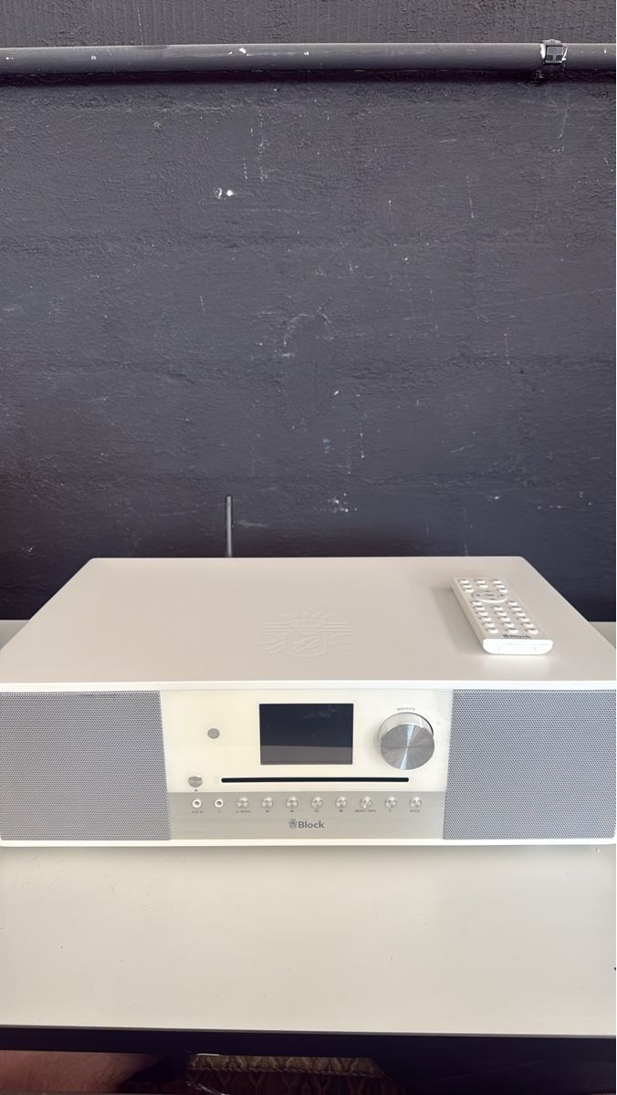 Radio: Audio Block Kompaktanlage weiss – Usato da Näfels venduto da Meelis