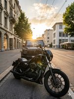 Moto Harley-Davidson Sportster bleue bon état