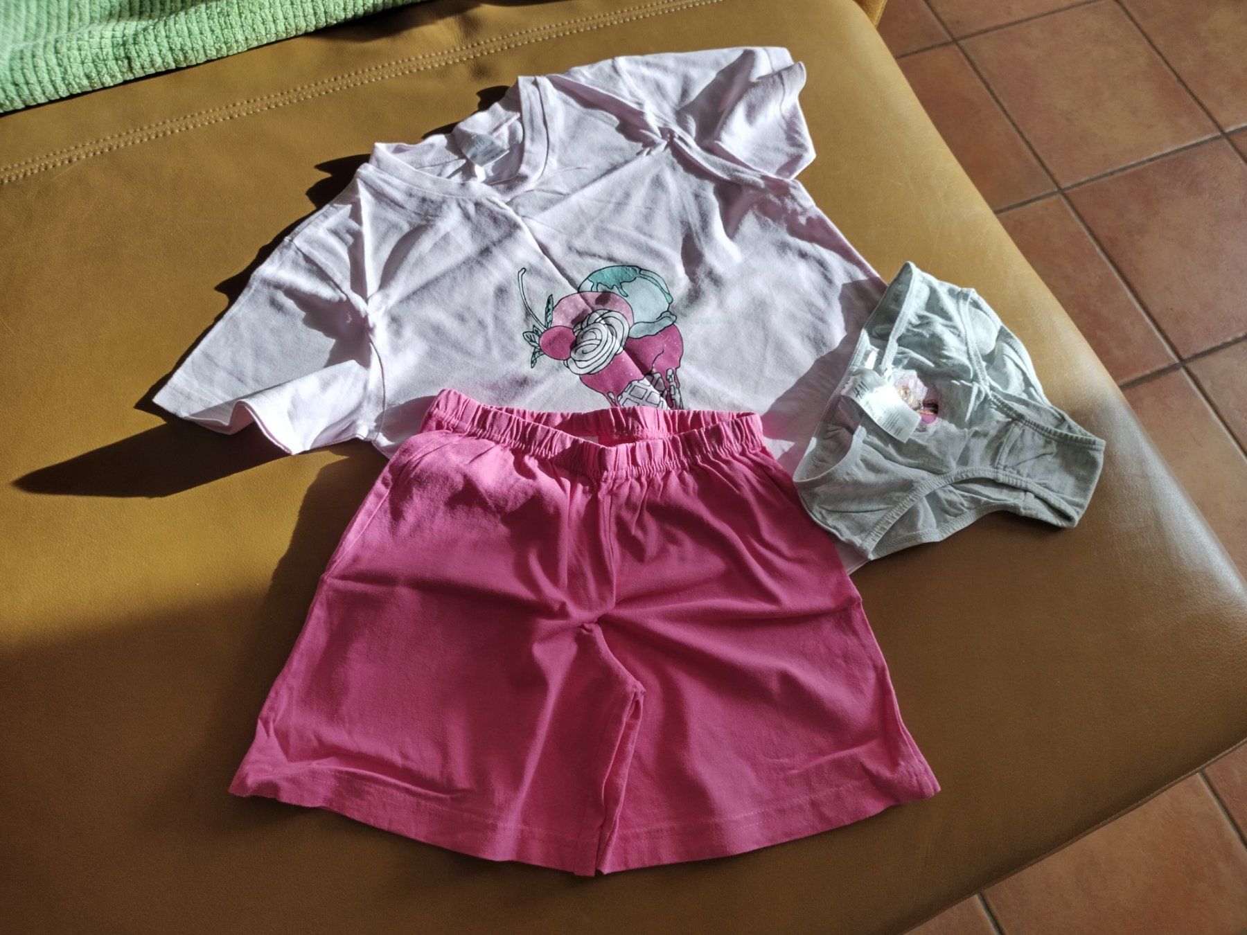Lotti & Set di vestiti: Pyjama-Set für echte Eis- & Eiskönnigen Freundinen, 110-116 – Usato da Densbüren venduto da TutaLarsen 2