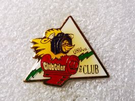 Ansteckpin 56: Der Club