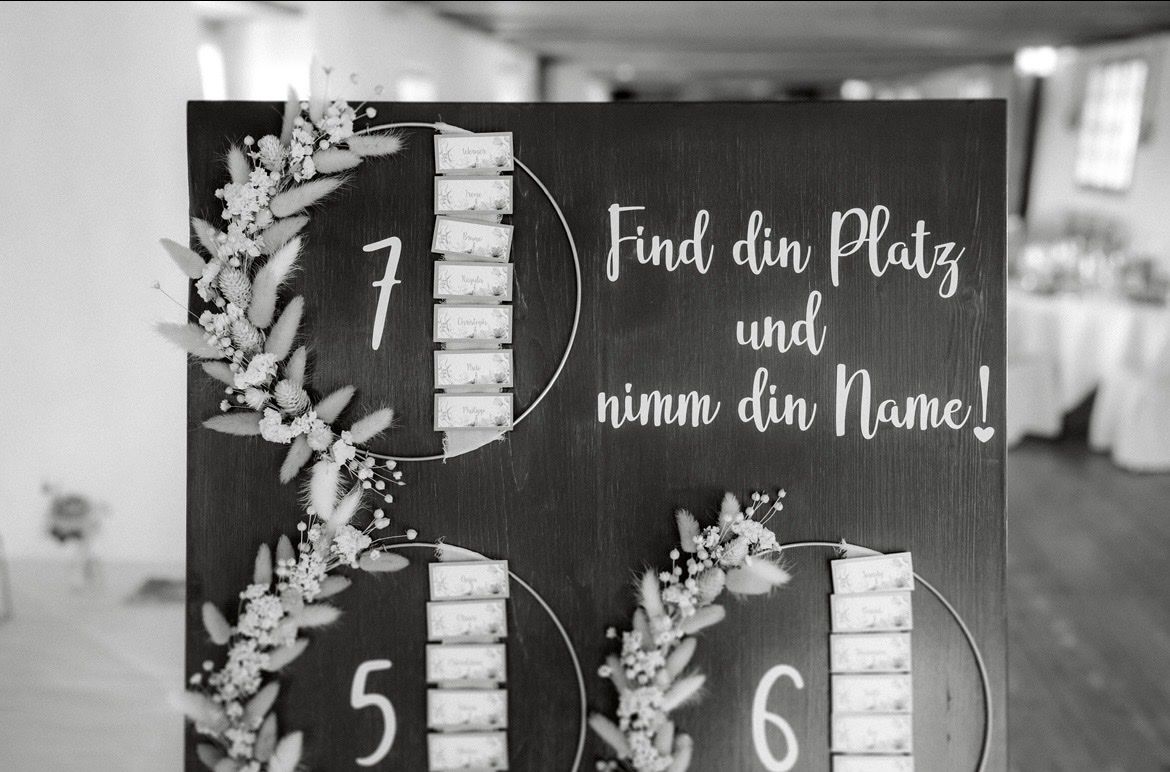 Tutte le decorazioni: Sitzplan Hochzeit Holz mit Trockenblumen – Usato da Möriken AG venduto da Golf_89 1