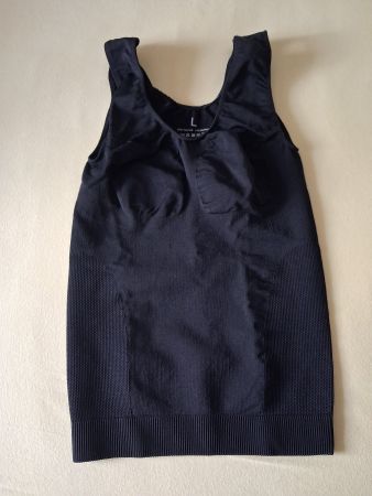 Neues schwarzes Formtop / Figurformendes Top, Grösse L