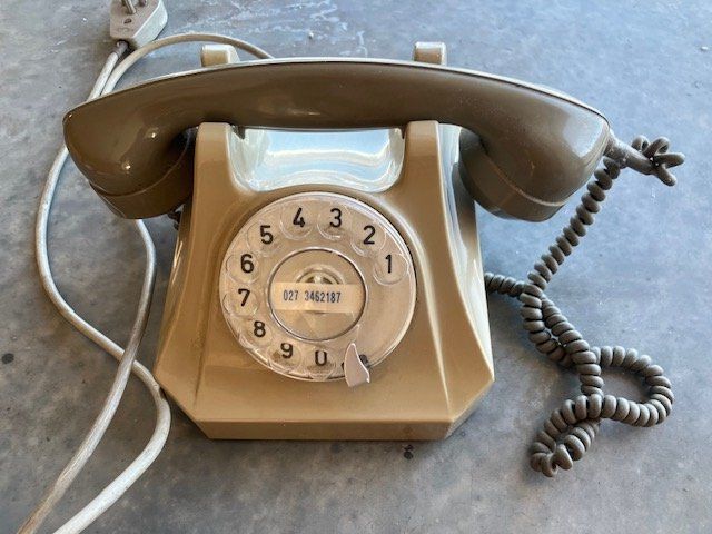 Telefoni: ancien téléphone – Usato da Haute-Nendaz venduto da Chevrolet72