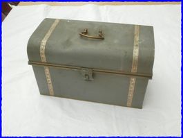 antiker BLECHKOFFER (Werkzeugkoffer / Behälter) um 1930