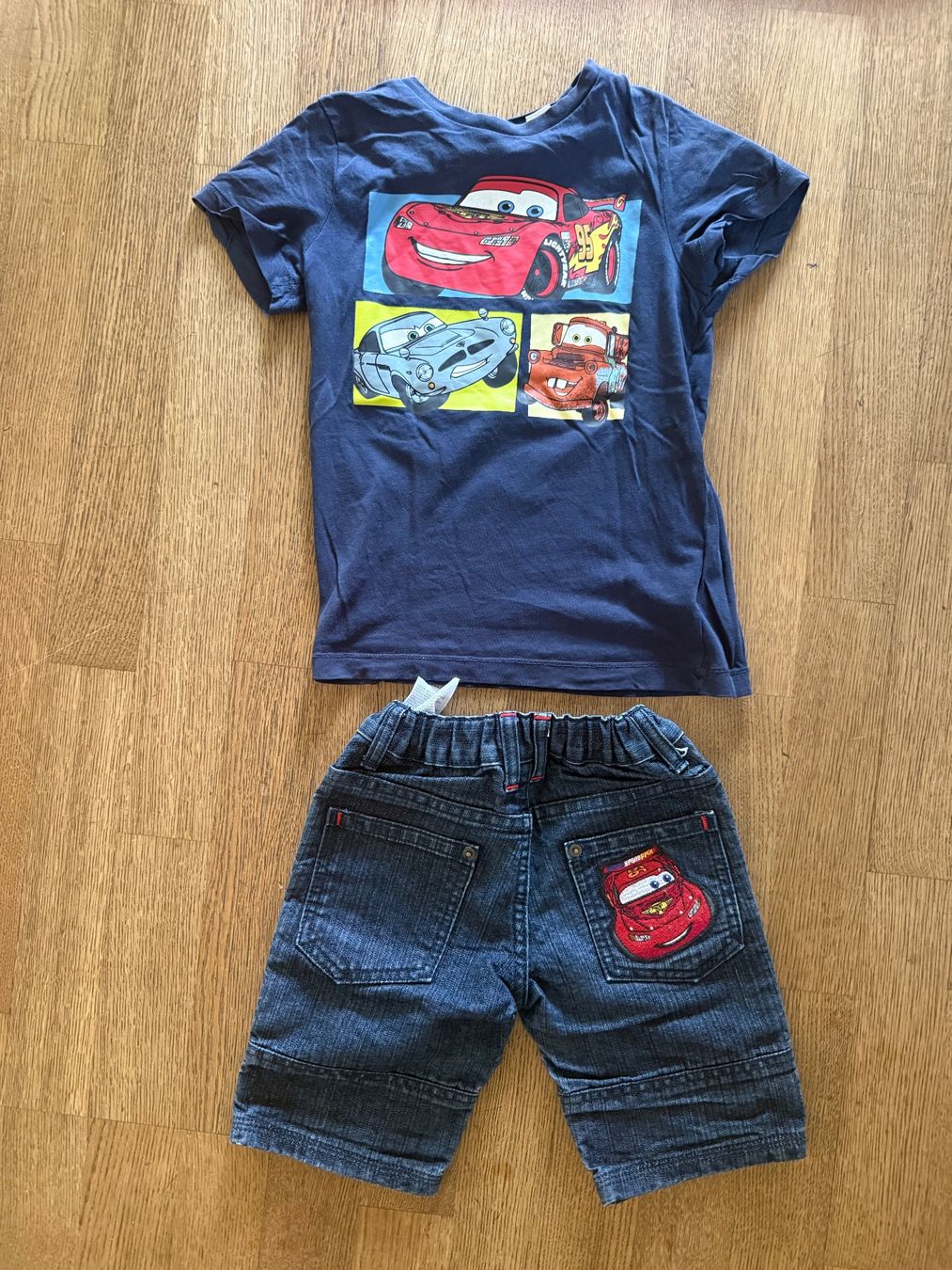 Lotti & Set di vestiti: Cars hose mit Shirt – Usato da Winkel venduto da gatta