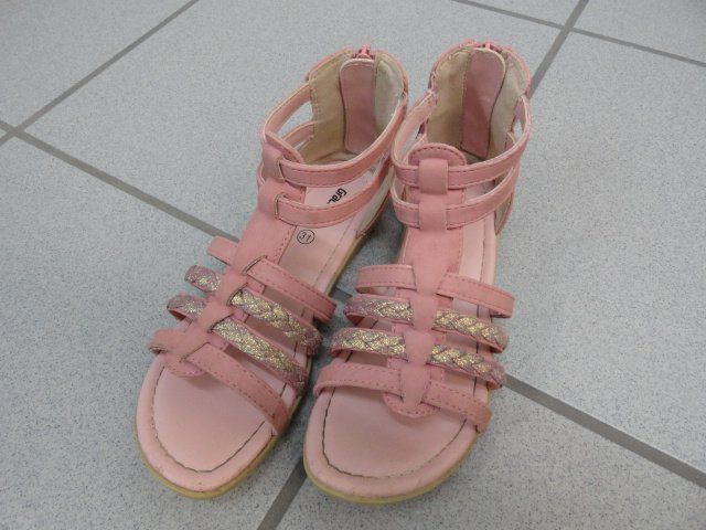 Schuhe für Mädchen: Schuhpaket Mädchen, Gr. 31 – Gebraucht aus Wil SG von Zwillinge0 3