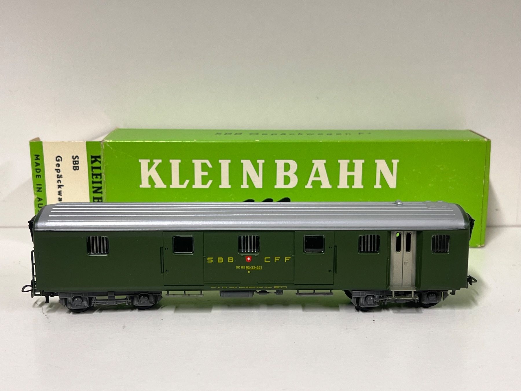 Kleinbahn Modellini di ferrovie: KLEINBAHN 382 H0 Gepäckwagen – Nuovo (secondo la descrizione) da Geroldswil venduto da TopTrain54 1