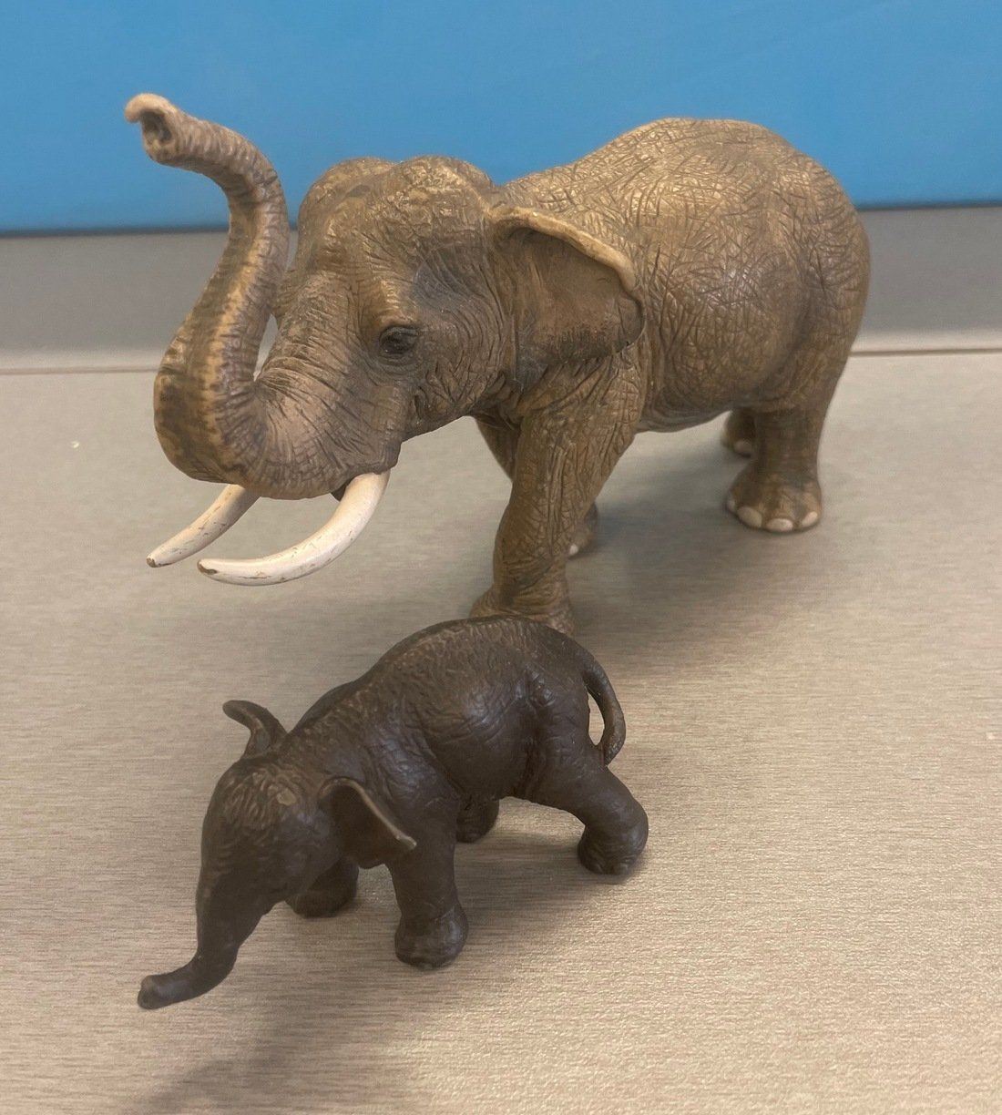 Schleich Spielzeuge: Schleich Elefant mit Jungem und Nashorn – Gebraucht aus Sirnach von sagrotin 5