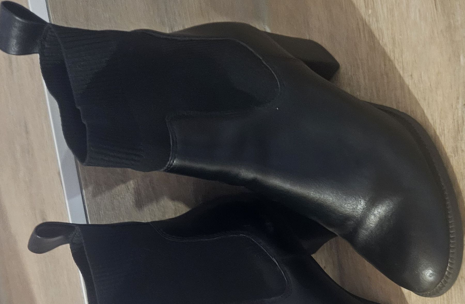 Damenschuhe: Boots en cuir noires élégantes - Taille 38 - Automne – Neu (gemäss Beschreibung) aus Dugny (Leytron) von NaMartinet