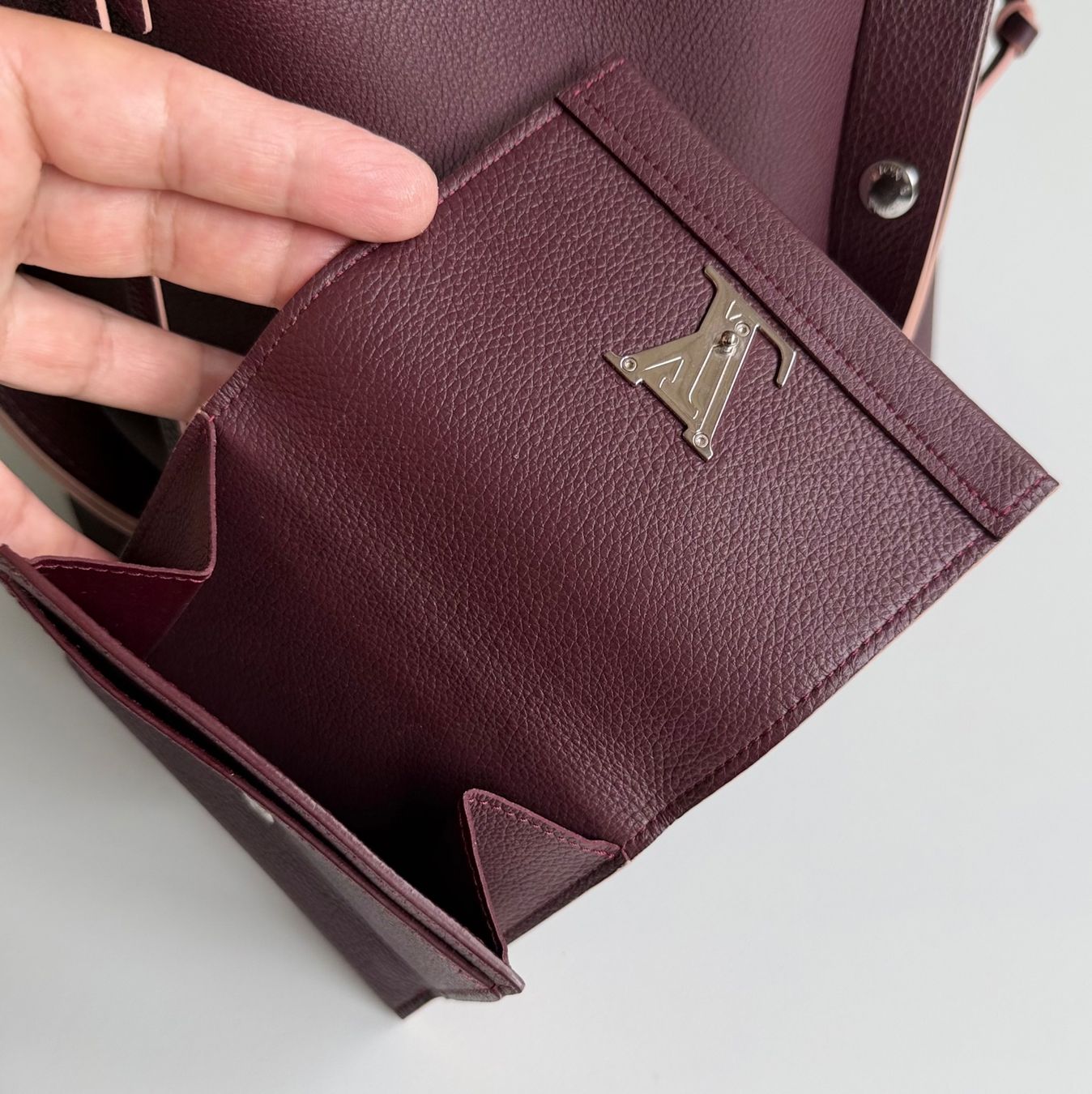 Louis Vuitton Portamonete: Louis Vuitton Portefeuille Lockme – Usato da Reinach AG venduto da BisMad3 5