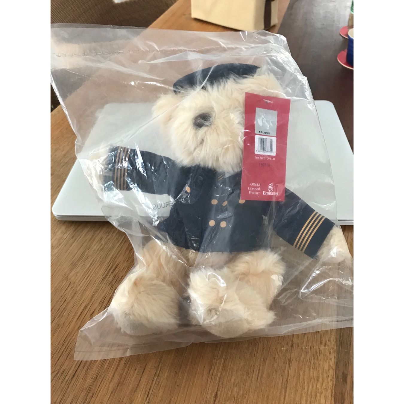 Statuette: EMIRATES AIRLINE  " PILOT BEAR " – Nuovo e nell'imballaggio originale da Hugelshofen venduto da seagull 1