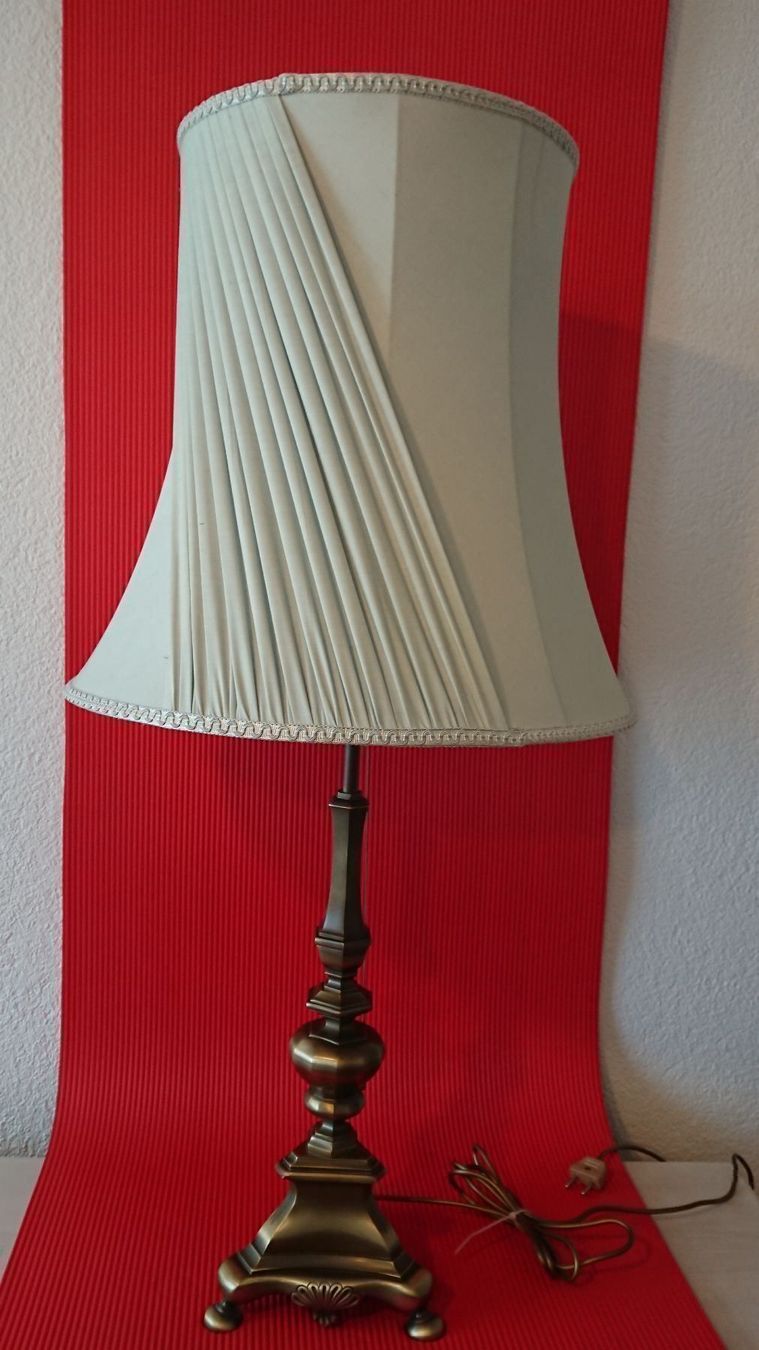 Lampade: Tischlampe mit Messingfuss – Usato da Rorschacherberg venduto da a.mang 4