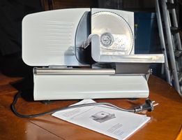 Elektrische Aufschnittmaschine / Allesschneider