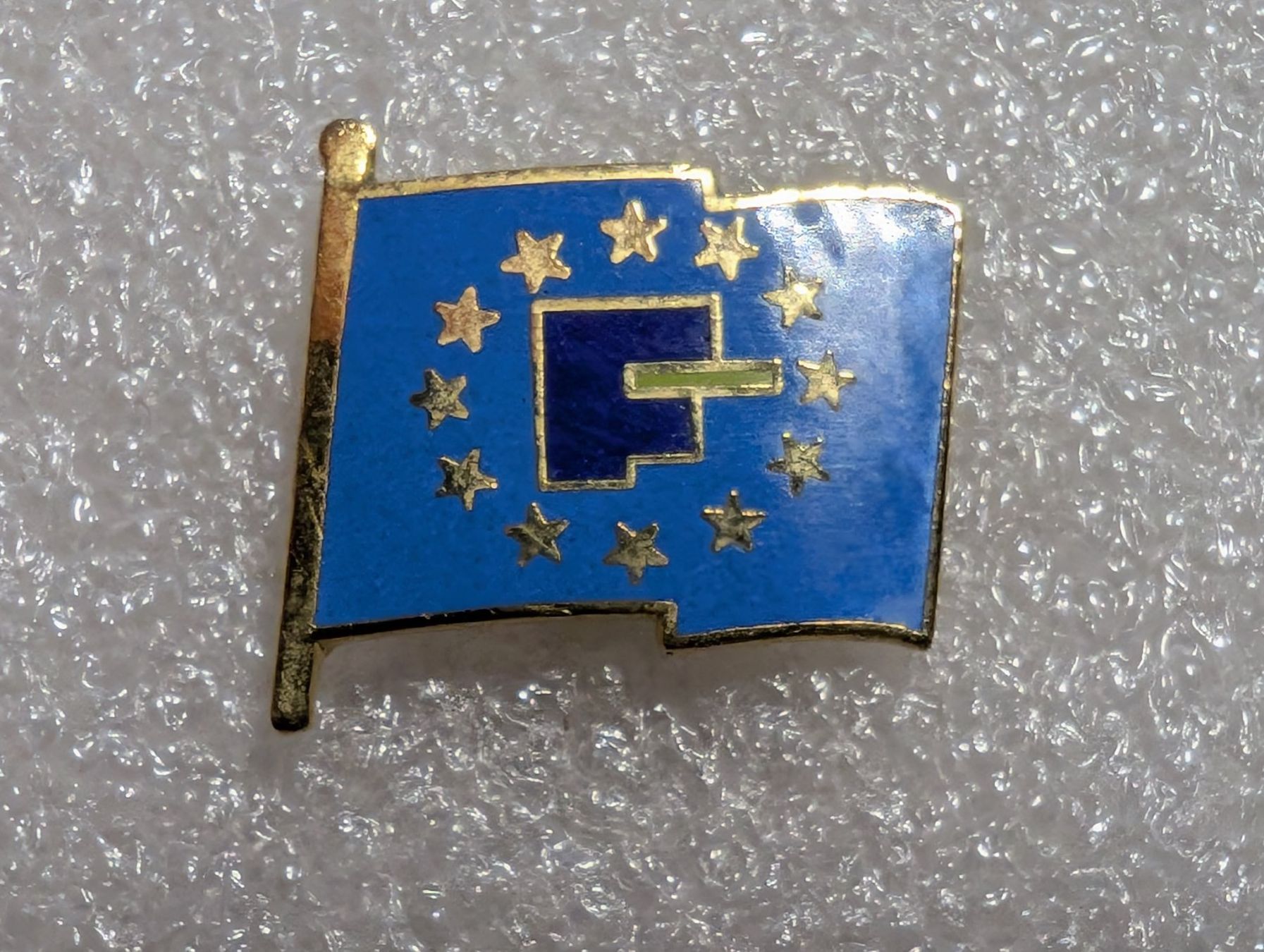 Placchette & Badge: Ansteckpin 253: Flagge – Usato da Oppligen venduto da Pin-Fall-Shop