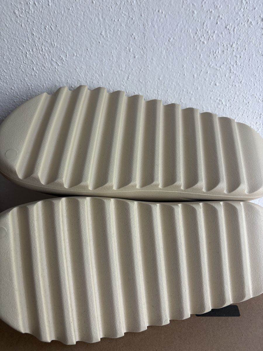 Adidas Scarpe da uomo: Yeezy Slide Bone Grösse 46 – Nuovo (secondo la descrizione) da Stetten SH venduto da mor_pr7f 3