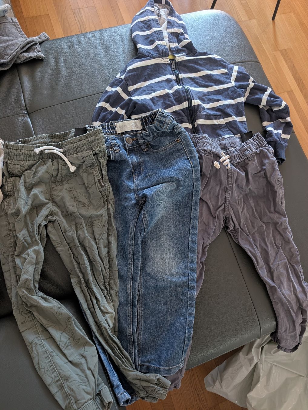 Lotti & Set di vestiti: Jungen set gr. 122 – Usato da Islikon venduto da Ytinirt 1