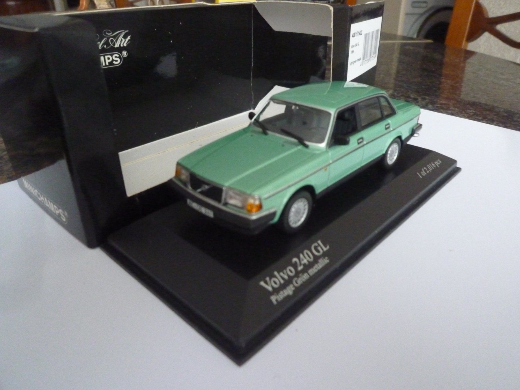 Volvo Modellini d'auto: Volvo 240 GL (1986) – Nuovo e nell'imballaggio originale da Flawil venduto da Imperiosud 6