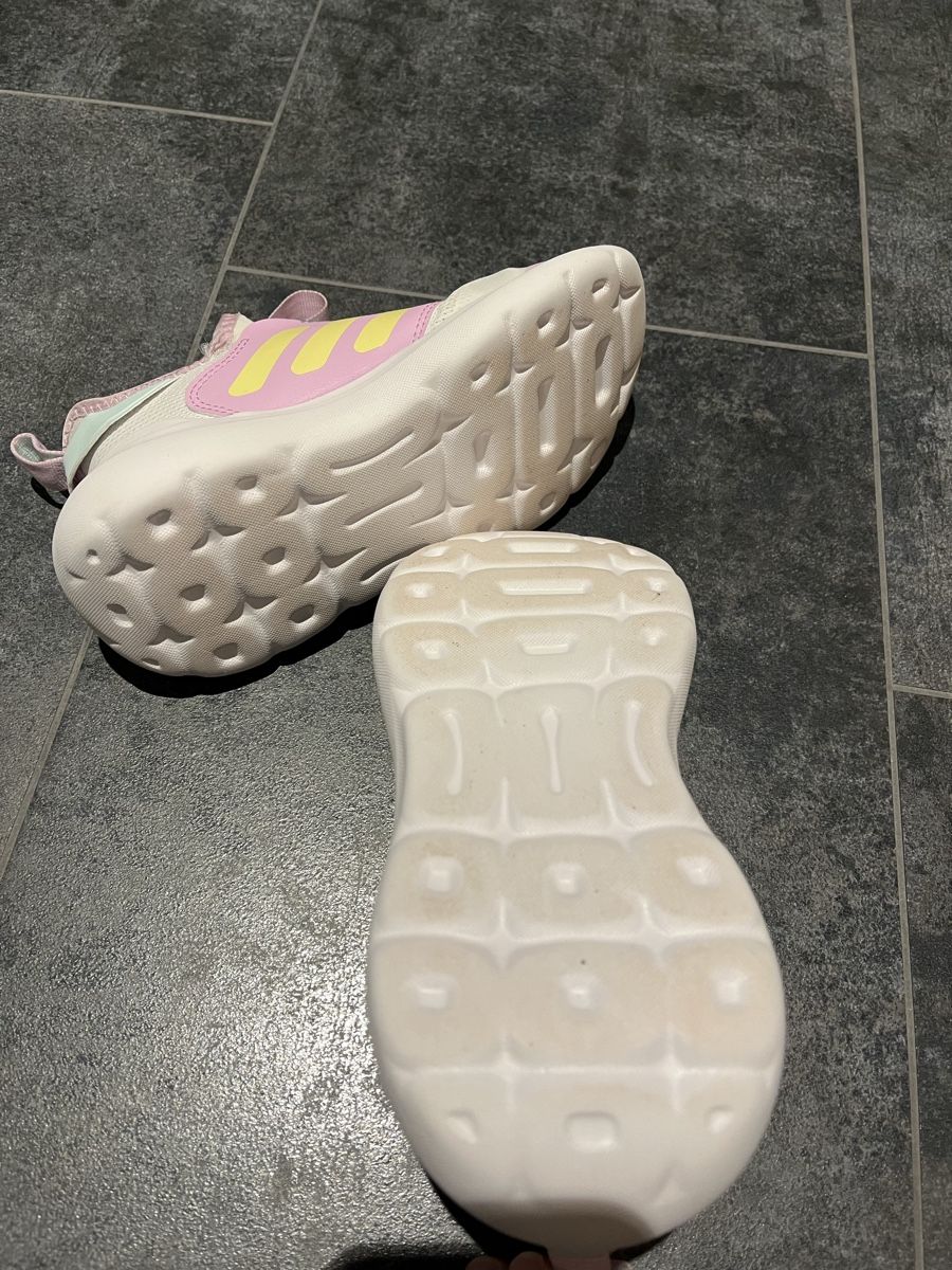 Adidas Schuhe für Mädchen: Adidas Turnschuhe Cloudfoam - Grösse 33  – Gebraucht aus Oberwangen TG von alonsofan01 1