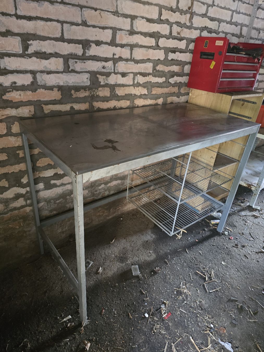 Établis: Edelstahltisch mit Ablage 120cm breit gebraucht – D'occasion à Aarberg par 2002stefan 1