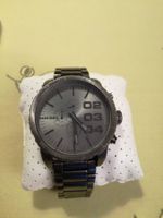 Diesel montre XL n.p 320 chf .