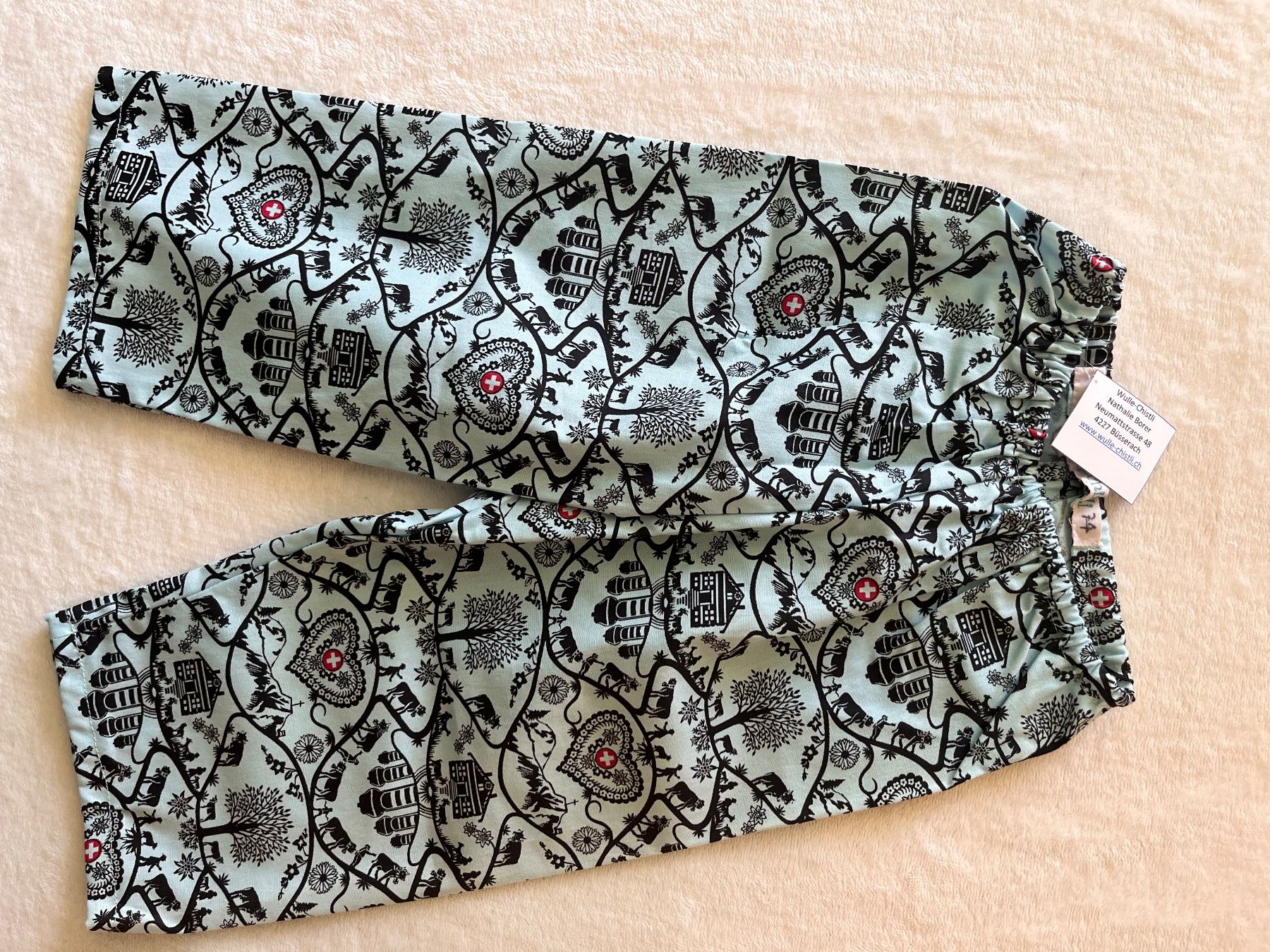Pantaloni: 1 Kinderhose selbst genäht – Nuovo e nell'imballaggio originale da Büsserach venduto da bor_s88m