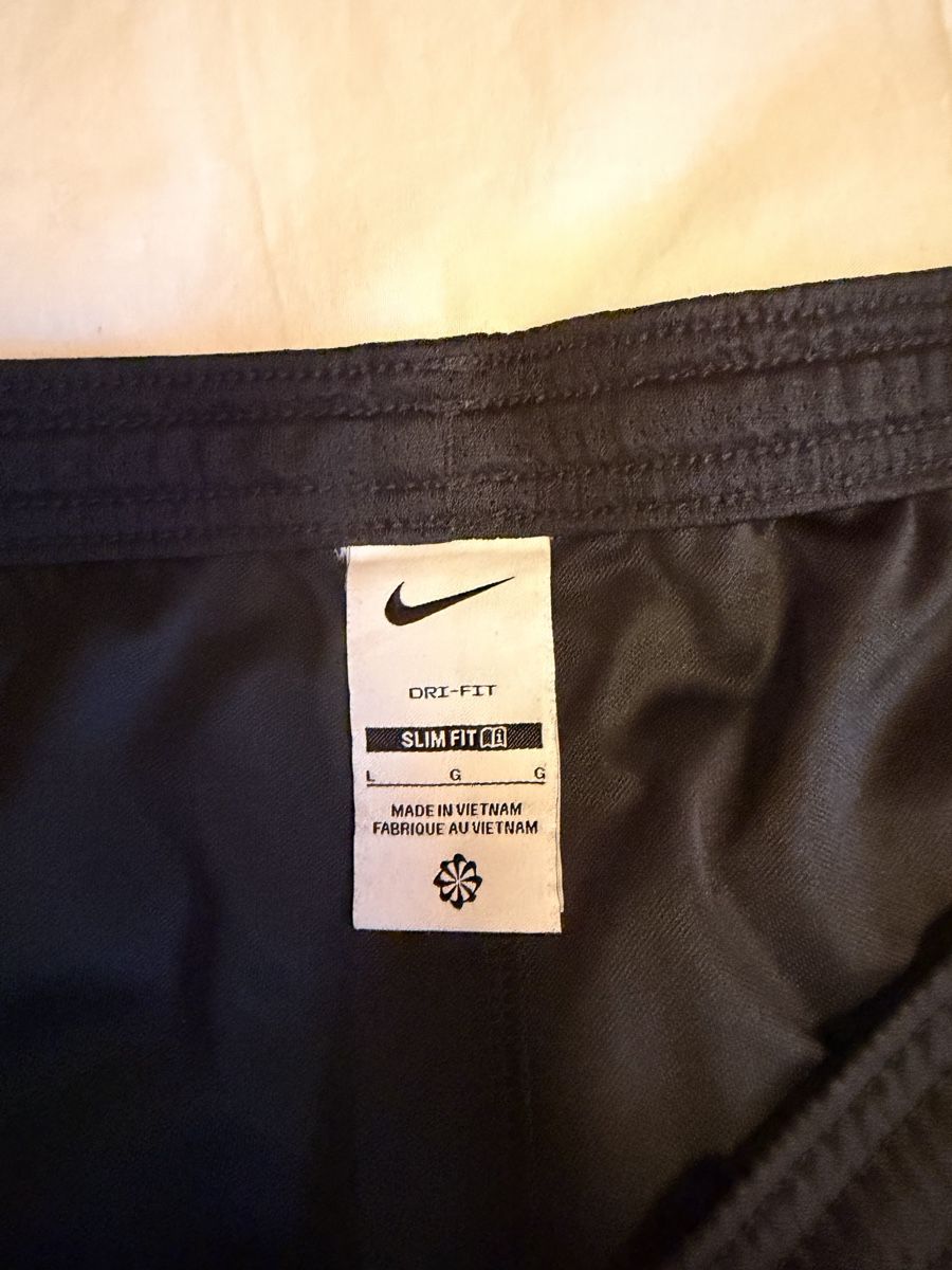 Nike Hosen: Short Nike unisexe – Neu (gemäss Beschreibung) aus Yverdon-les-Bains von DellanegraJ 1