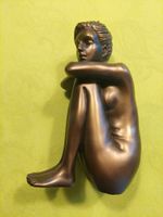 Bronze-Figur "Sitzende" - Kunstobjekt für Ihr Zuhause!