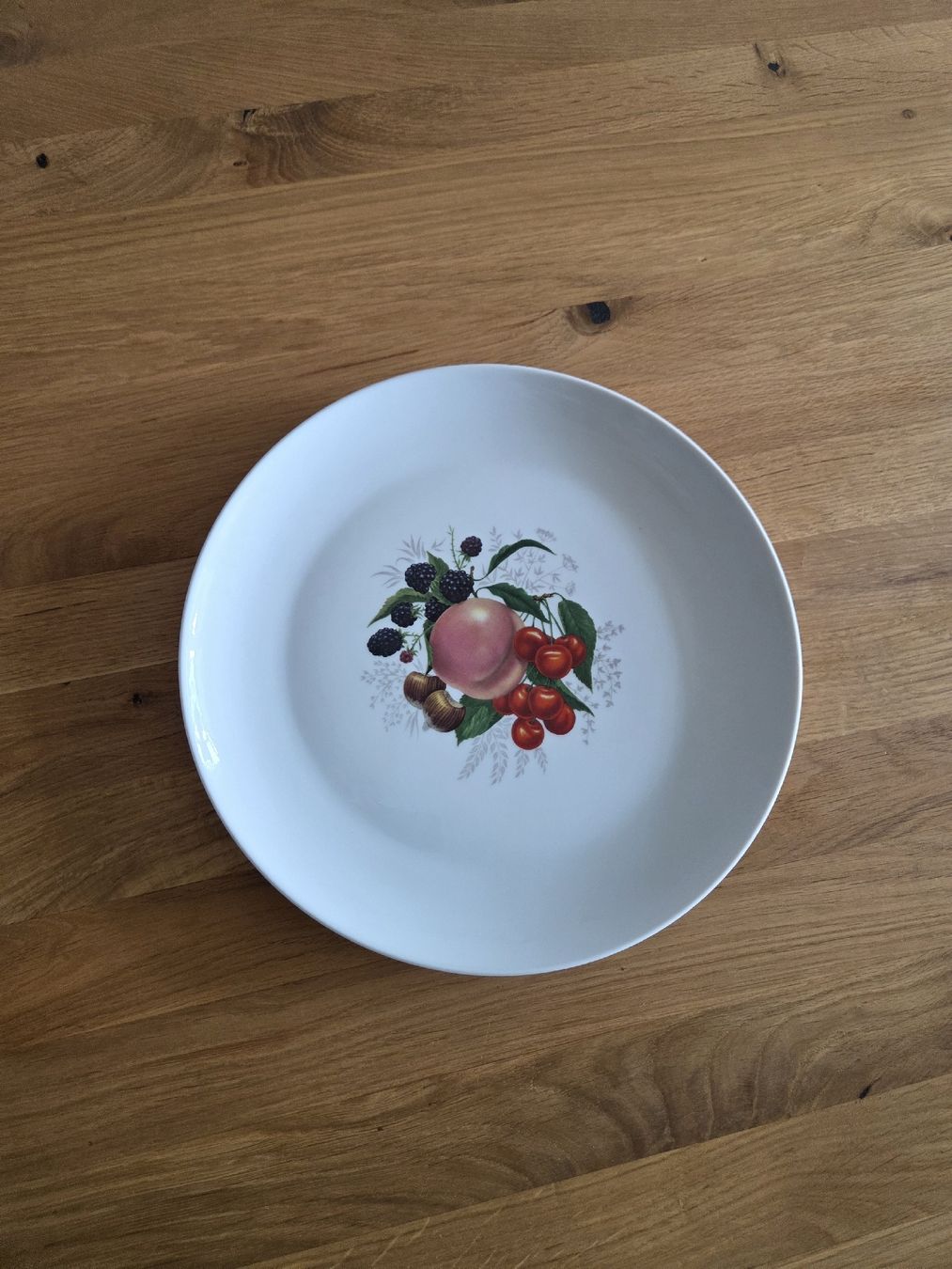 Teller: Teller weiss mit Früchtemotiv Durchmesser 28 cm – Neu (gemäss Beschreibung) aus Lupfig von olivenbaeumli