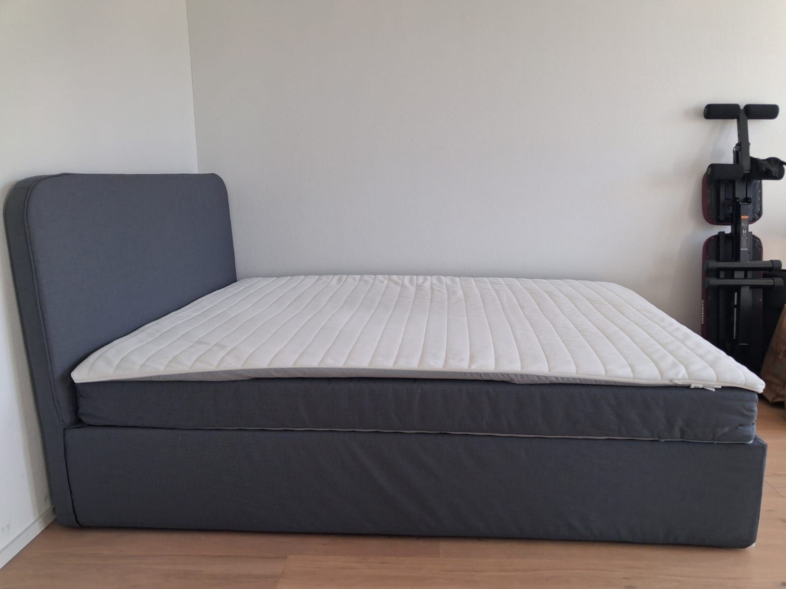 Ikea Betten: Double Bed with Headboard & Mattress – Gebraucht aus Horw von jon_g9bq 1