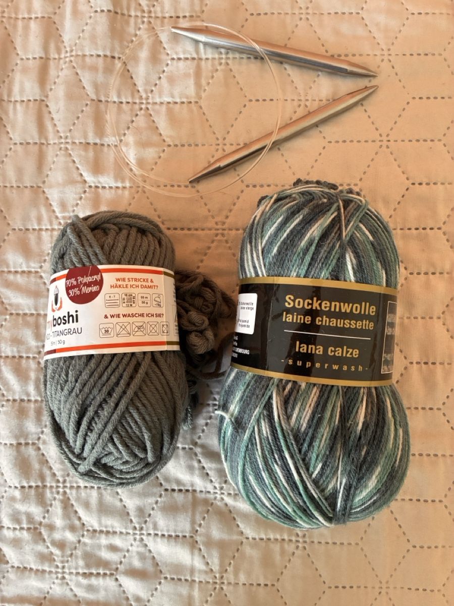 Lana: Knitting Set: 2x Yarn Balls & Needles! – Nuovo (secondo la descrizione) da Untersiggenthal venduto da mic_ksv9