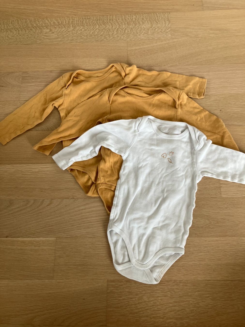 Biancheria intima: 3 lange Bodys von Kiabi ca. Gr. 86 – Usato da Zürich venduto da tscherel