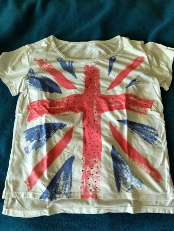 schönes t-shirt, rote Strasssteine am Kreuz, Größe L
