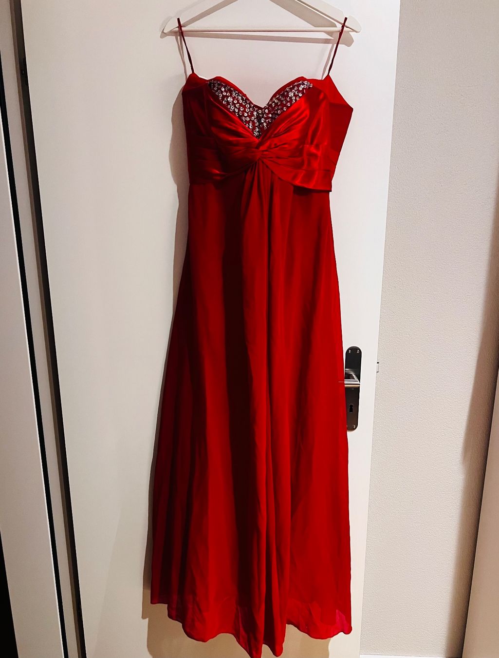Robes: Abendkleid rot Grösse 36 – D'occasion à Rapperswil SG par Saemi49 1