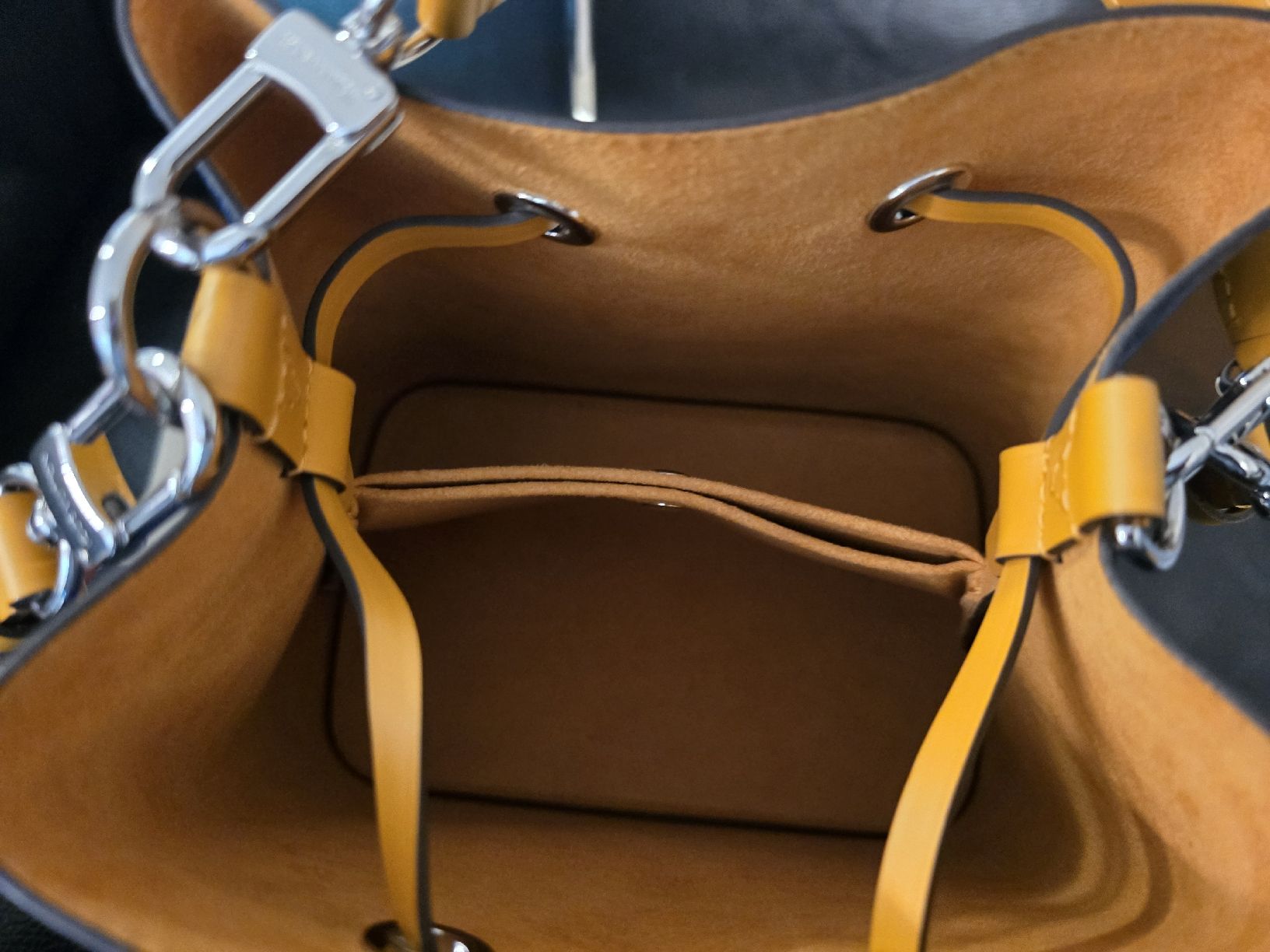 Louis Vuitton Borse da donna: Louis Vuitton NéoNoé BB Epi – Nuovo (secondo la descrizione) da Gattikon venduto da lavric_d 7