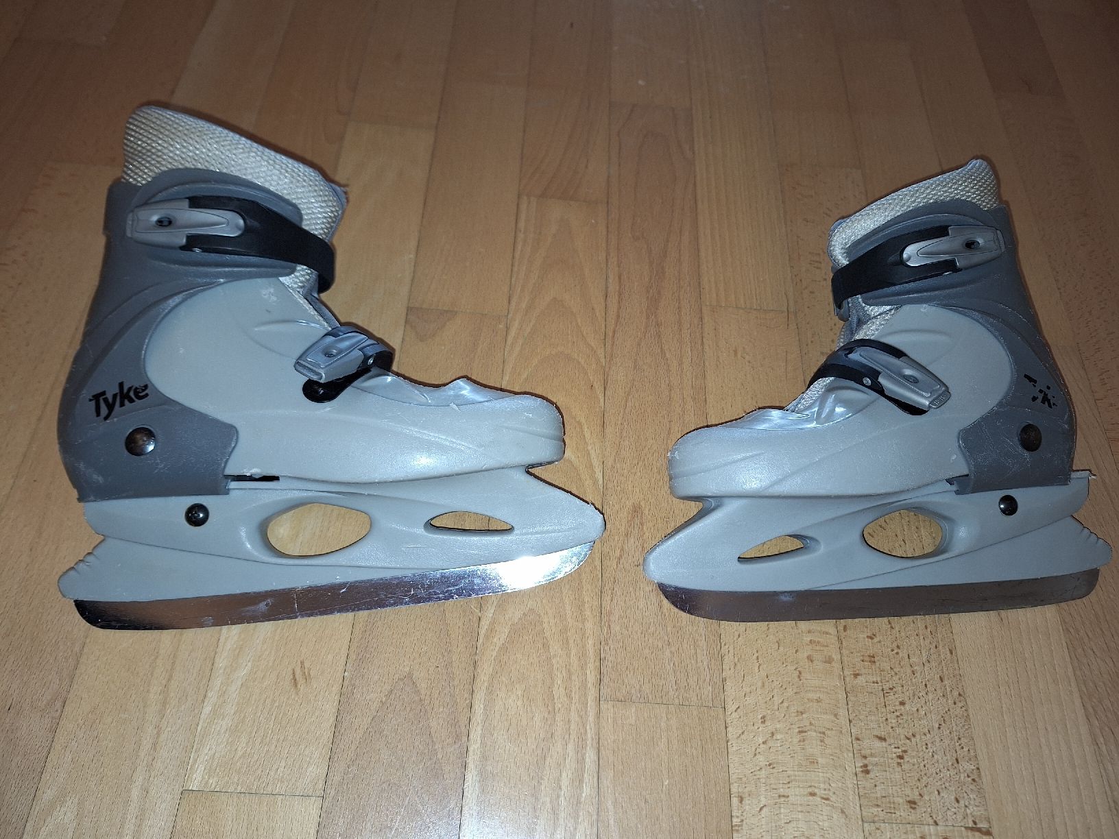 Ccm Patins à glace: CCM Tyke Expandable Schlittschuhe – D'occasion à Oberrieden par man_tky9 2