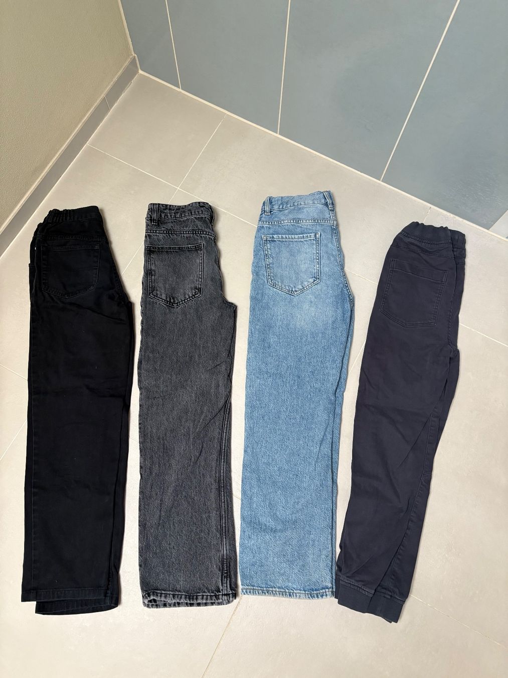 C&A Pantalons: Jeans 152 Packet – D'occasion à Oberwil-Lieli par mil_z56m