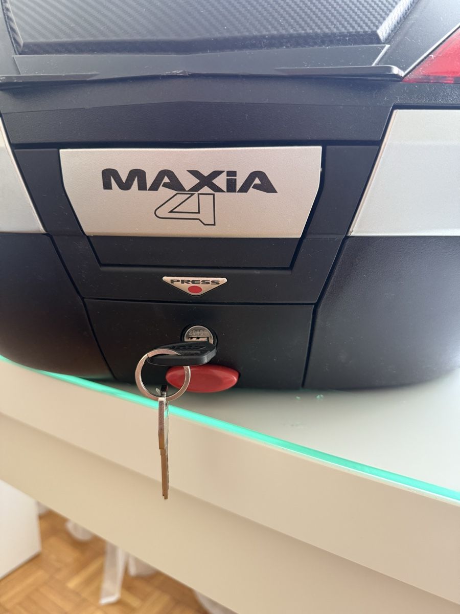 Givi Topcase: Top case for motorbike/scooter.   – Nuovo (secondo la descrizione) da Le Grand-Saconnex venduto da jor_7stl 9