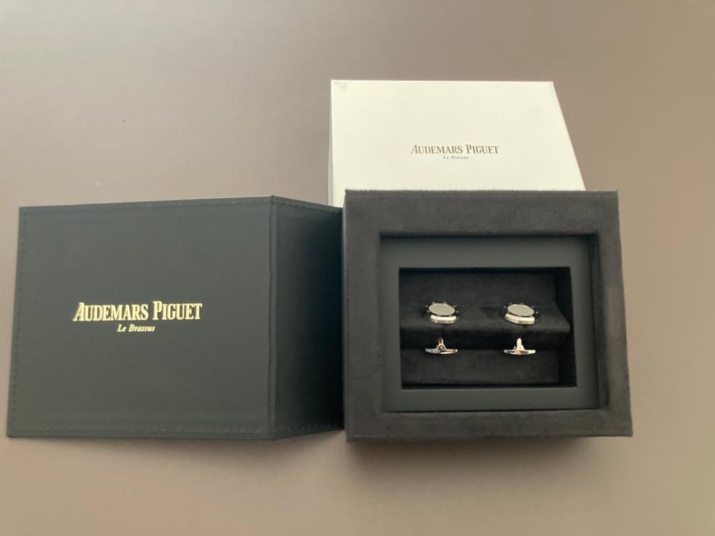 Audemars Piguet Orologi: AUDEMARS PIGUET ROYAL OAK CUFFLINKS – Nuovo e nell'imballaggio originale da Zürich venduto da pas_9czf 2