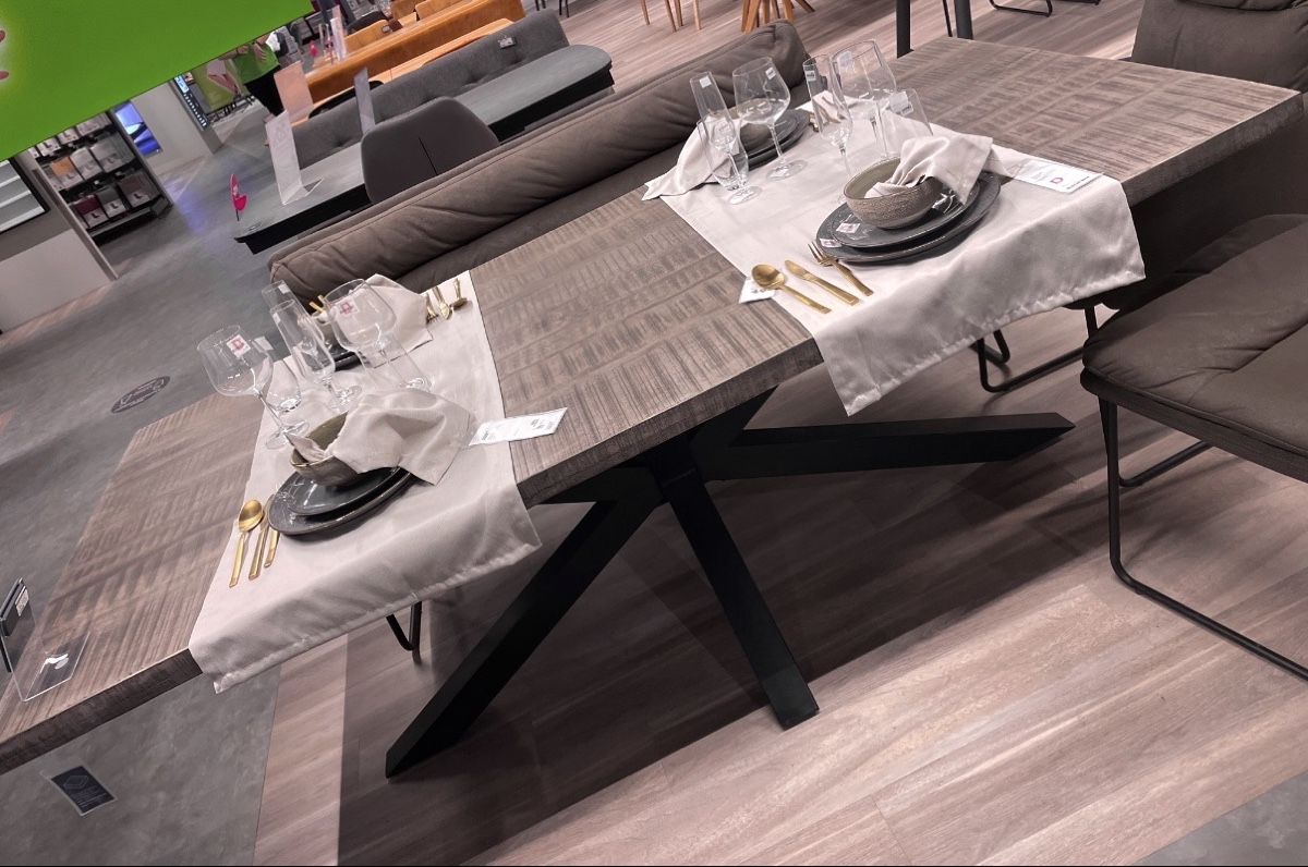 Tables: Moderner Esstisch aus Mangoholz – D'occasion à Bülach par naz_dc9d 1