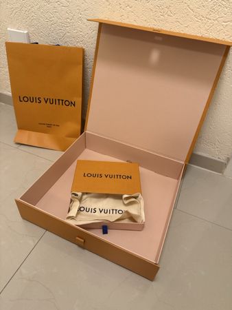 Louis Vuitton Box und Tuete leer guter Zustand