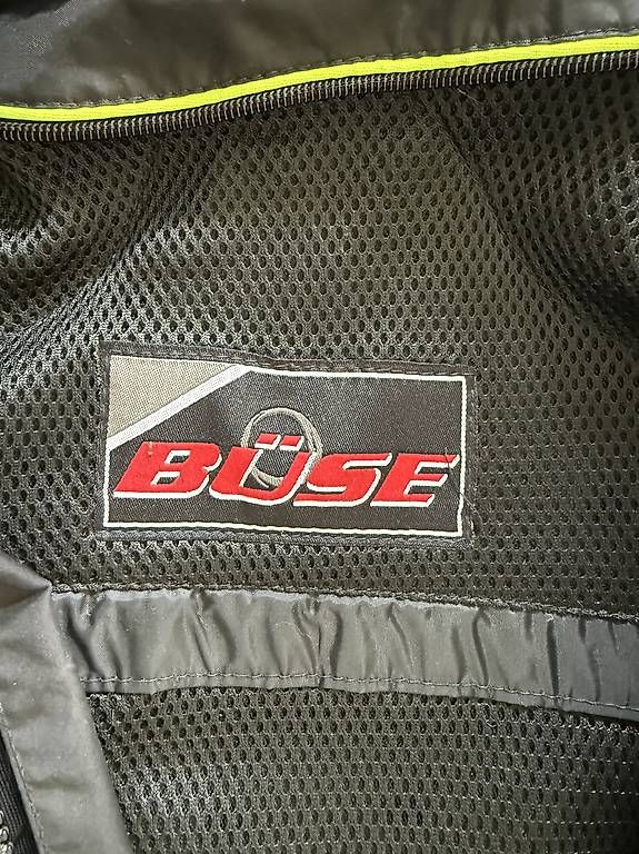 Lotti di vestiti: Büse Motorradkombi mit Regenschutz.  – Usato da Rüti ZH venduto da LHMNMTS 3