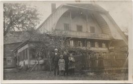 LANDWIRTSCHAFT/BAUERNFAMILIE 1910 mit Katze BE?