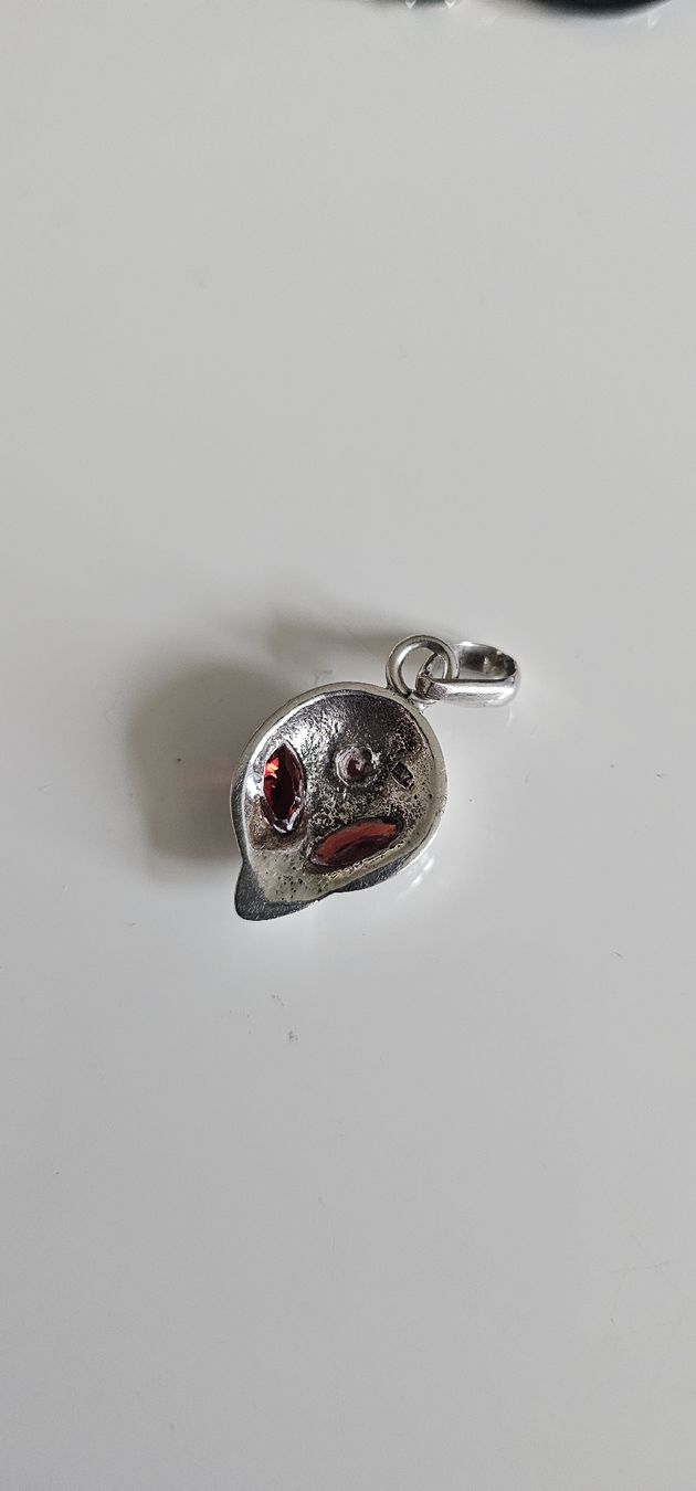 Ciondoli: 925 Silber Alien Anhänger mit Granat Steine – Usato da Ostermundigen venduto da Secundo_Hand 1