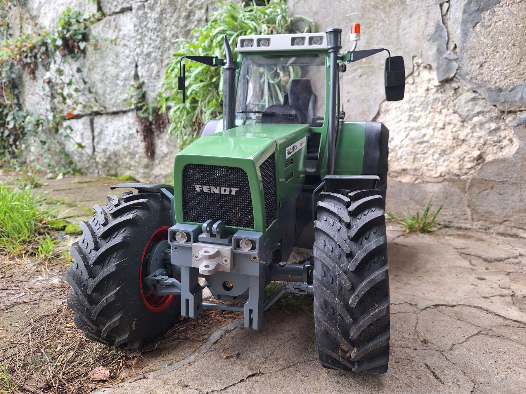 Modellismo RC: Rc Fendt 926 in 1:8 – Usato da Huttwil venduto da hab_wdp7 2