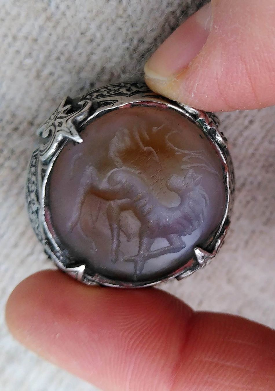 Ringe: Schwerer alter Ring silber mit Achat, Pferdemotiv – Gebraucht aus Wald ZH von CeriseSurprise