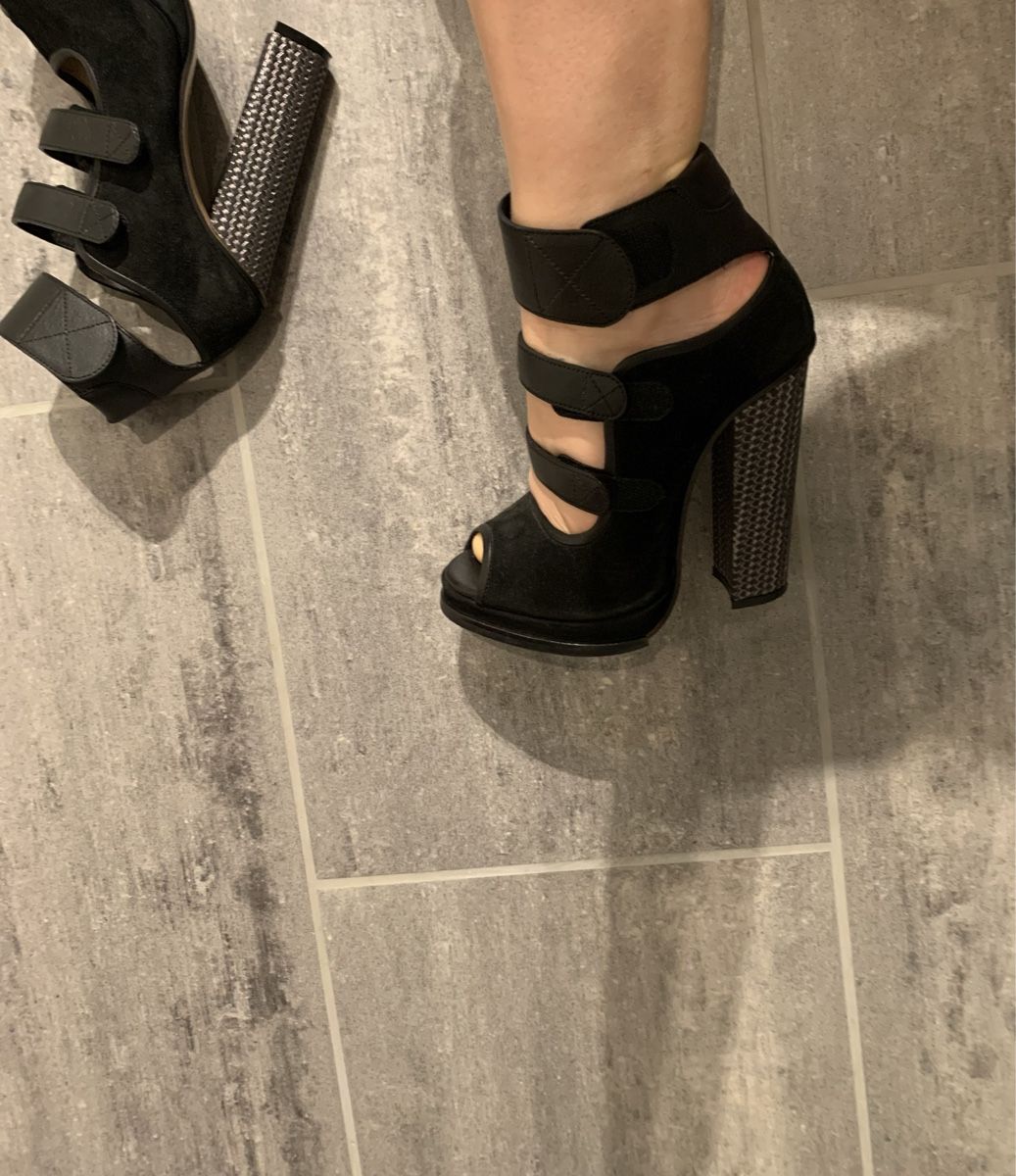 Damenschuhe: Sandalen mit Absatz, Schuhe, N 21 original – Gebraucht aus Zell LU von AliAli24