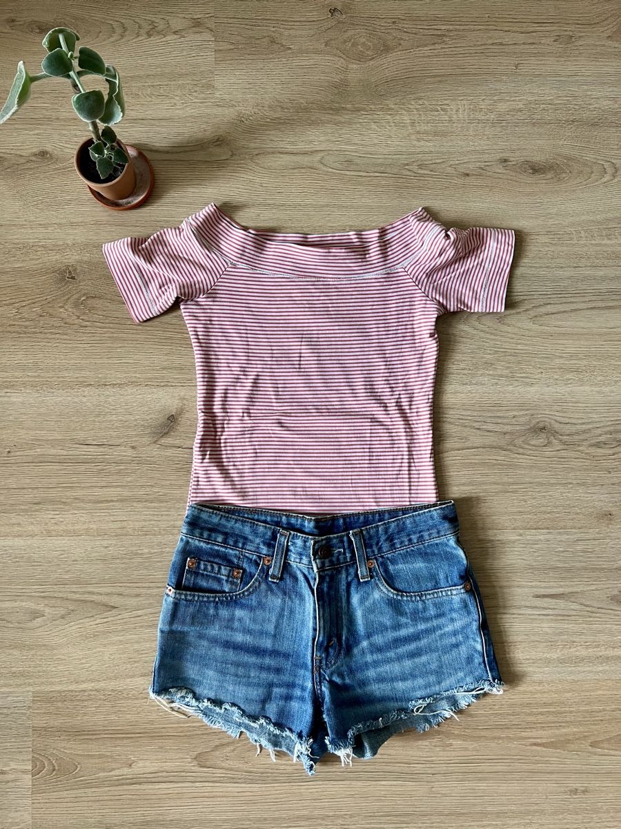 Lotti di vestiti: Levis Shorts mit Shirt XS – Usato da Egliswil venduto da Rumberta1987