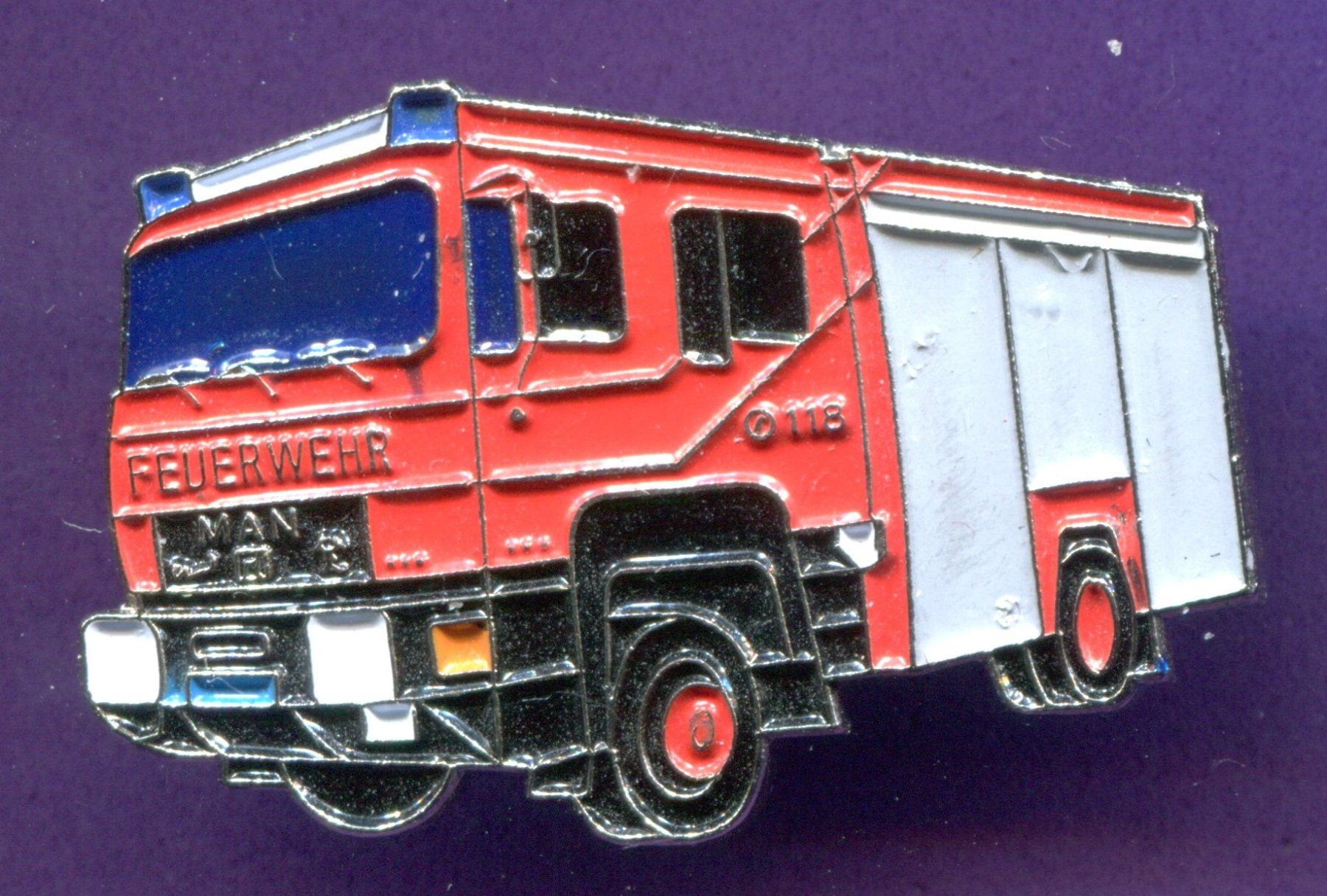 Plaketten & Abzeichen: Feuerwehrauto  MAN – Gebraucht aus Winterthur von Sammleroase