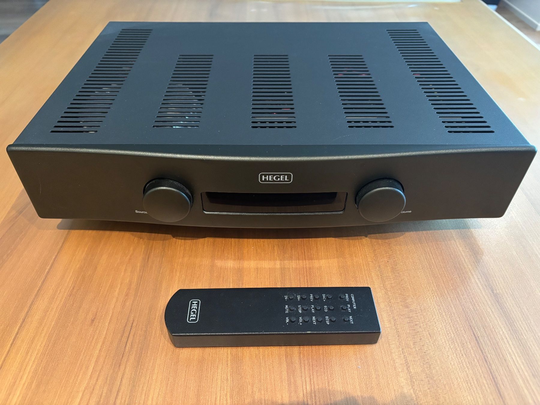 Amplificateurs: Hegel H80 – D'occasion à Härkingen par Rocky_